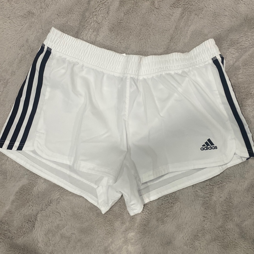 Adidas shorts🤍